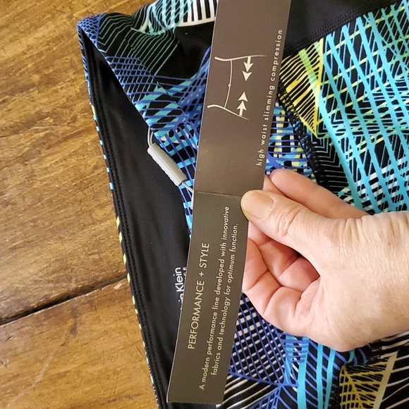 Medium Calvin Klein Performance Athletic Capris - Picture 8 of 10